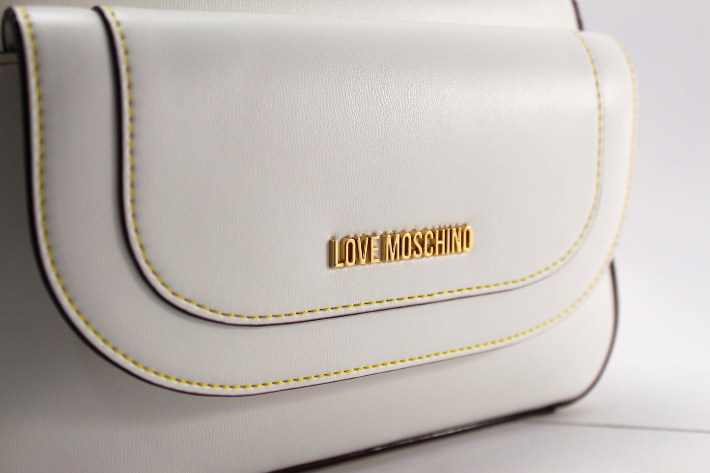 Mala Love Moschino