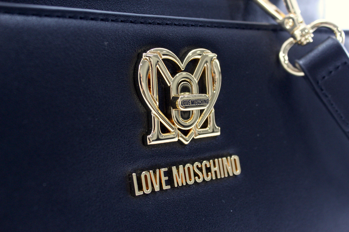 Mala Love Moschino